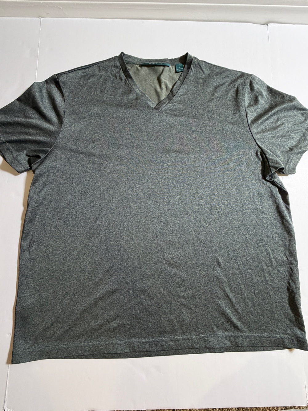 Perry Ellis Men's Heather Charcoal Short-Sleeve Crew Neck Shirt